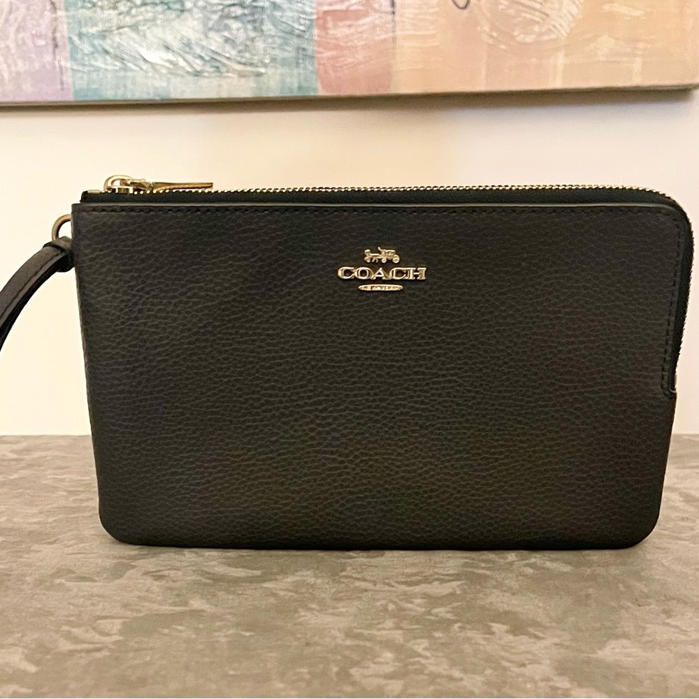 Pristine Condition Black Leather Wristlet Coach - Picture 9 of 9